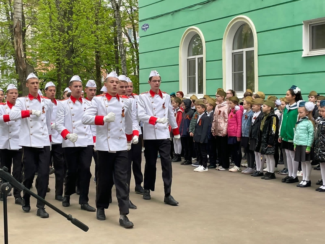 Школьный парад Победы.